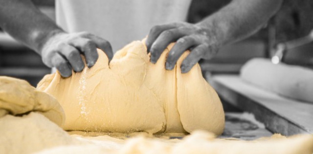 A kenyér elkészítésének egy fázisa