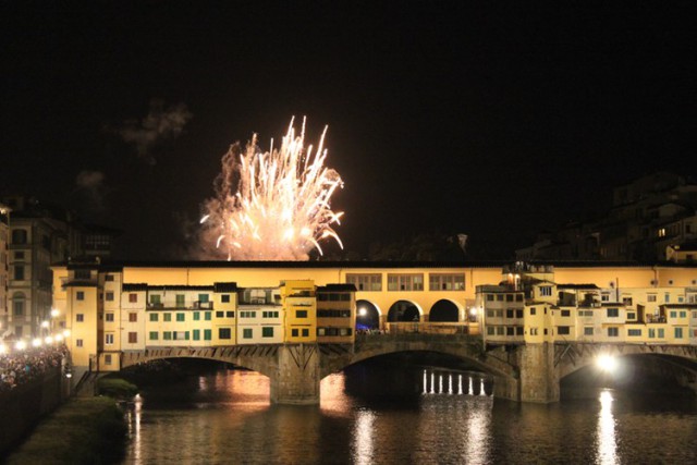 Tűzijáték a Ponte Vecchio felett