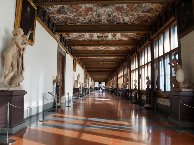 Az egyik gyönyörű folyosó az Uffizzi-ben