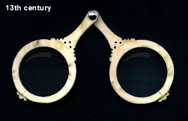 Szemüveg a 13. századból
